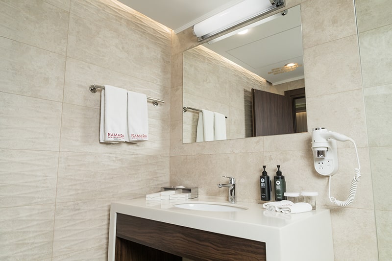Junior Suite - 1 king bed: 38 sqm